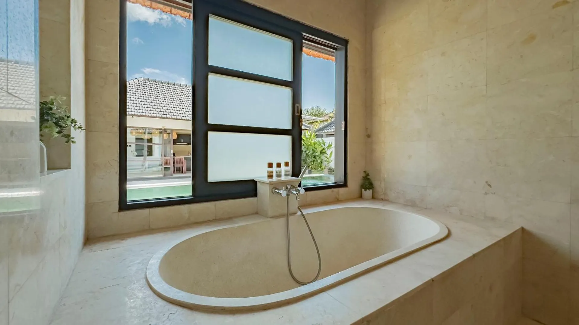 Villa Casavelo Bali Seminyak   Seminyak (Bali)