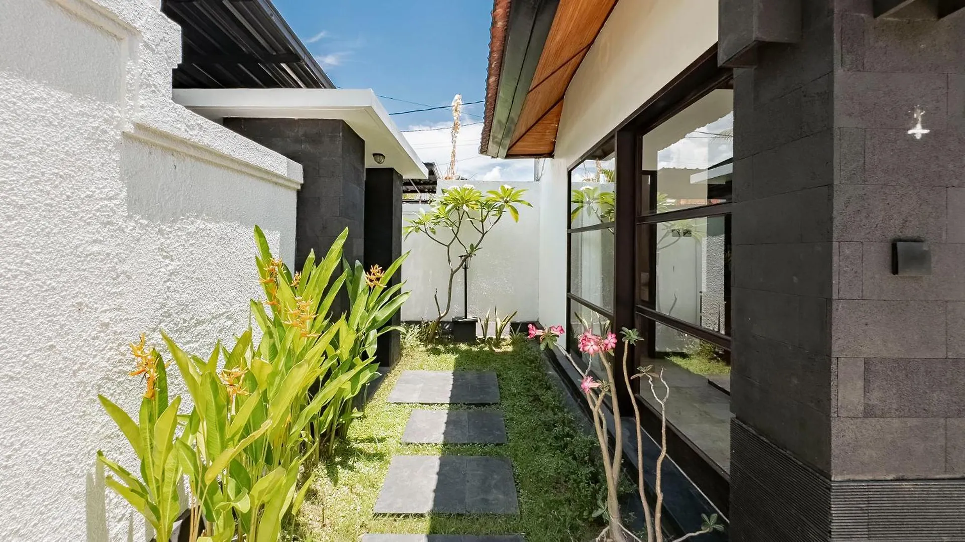 Villa Casavelo Bali Seminyak
