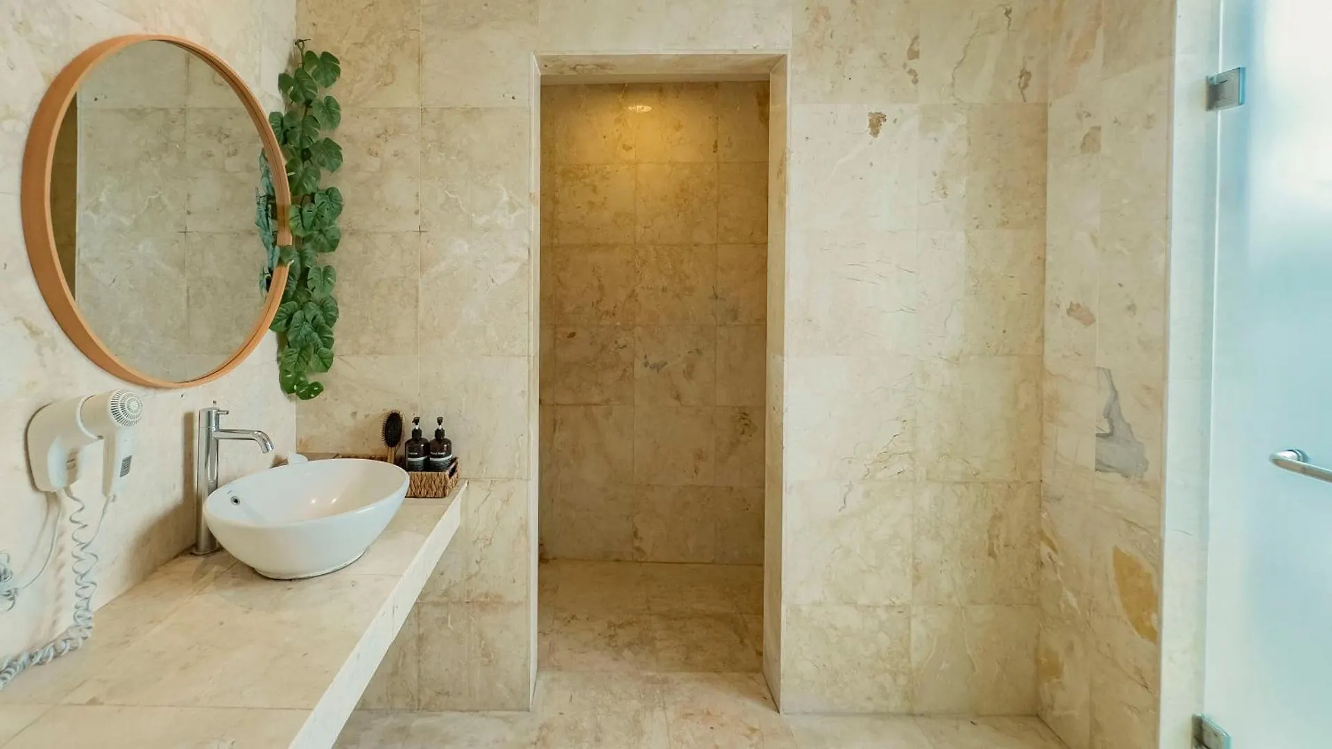 Villa Casavelo Bali سمينياك 0*,  إندونيسيا