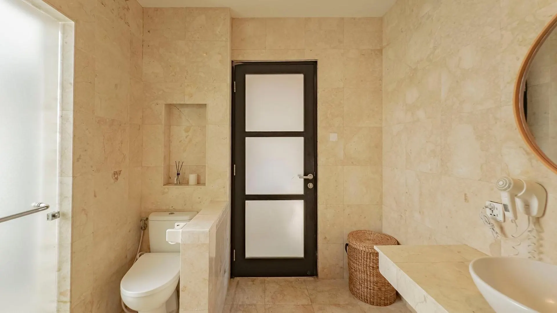 Villa Casavelo Bali سمينياك إندونيسيا