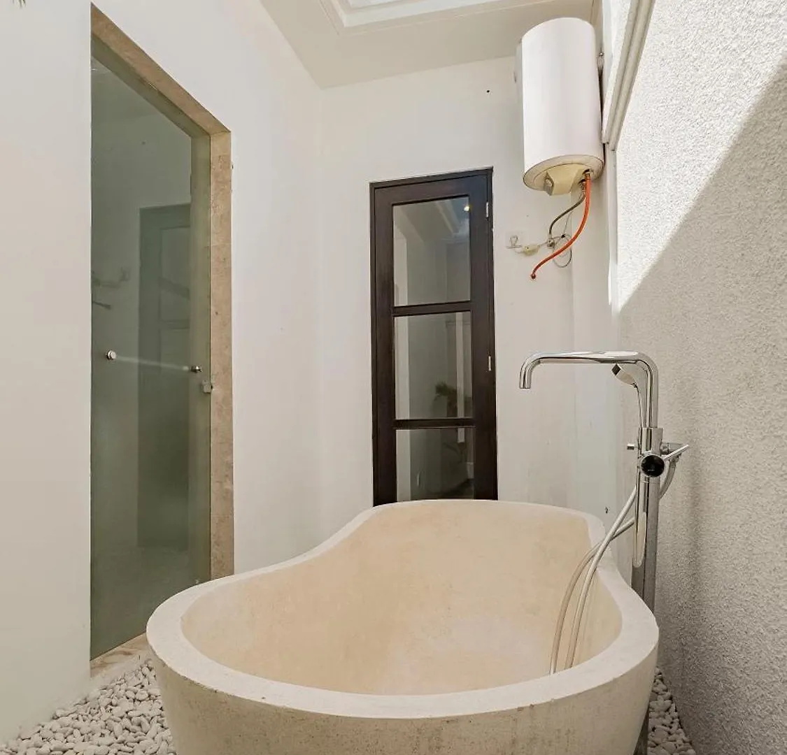 Villa Casavelo Bali سمينياك إندونيسيا