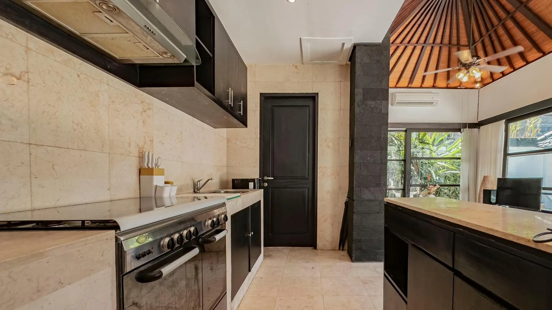 Villa Casavelo Bali سمينياك