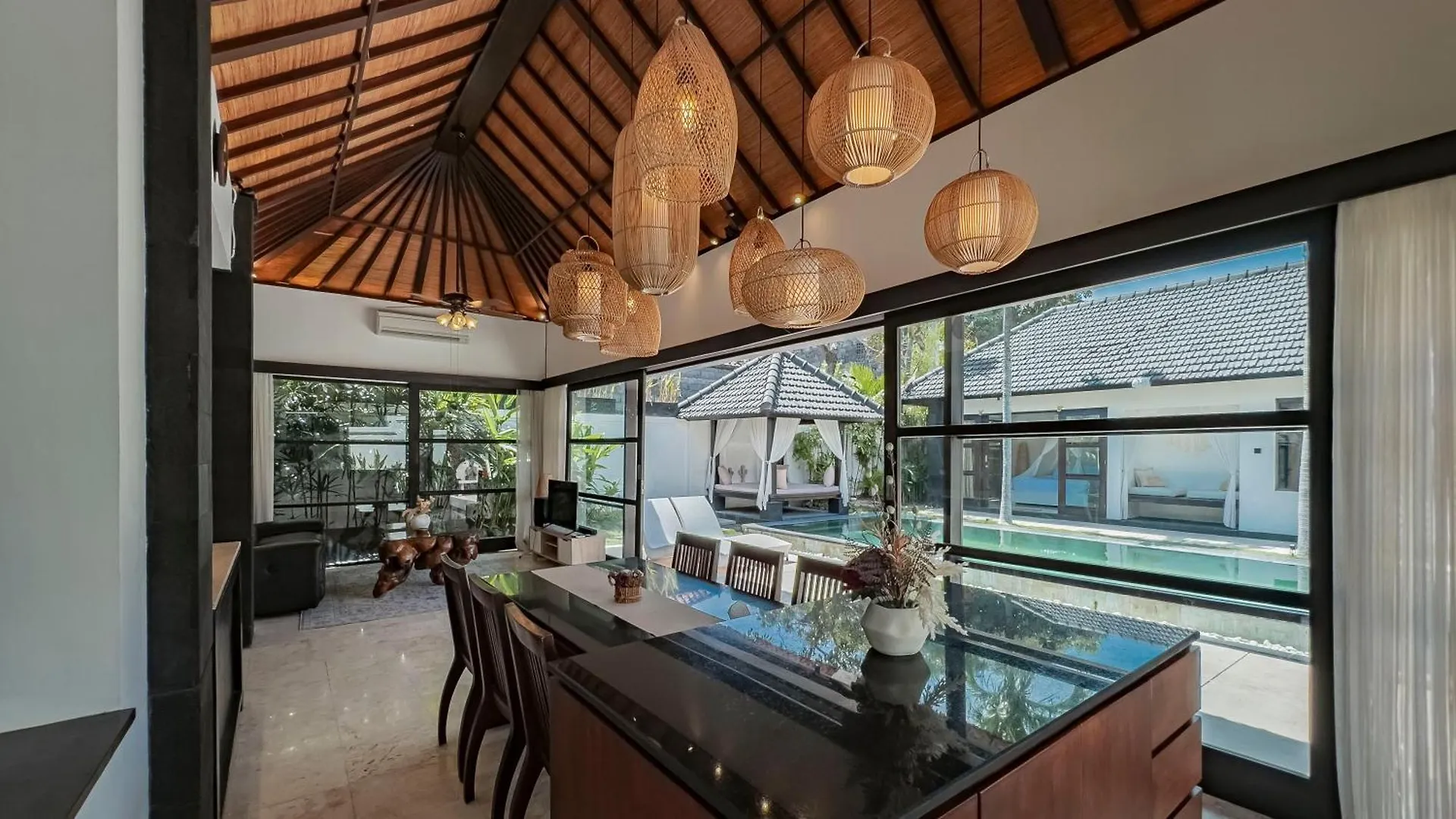 Villa Casavelo Bali سمينياك